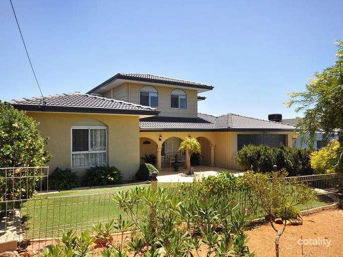 7 Campbell Dr, Hillarys, WA 6025