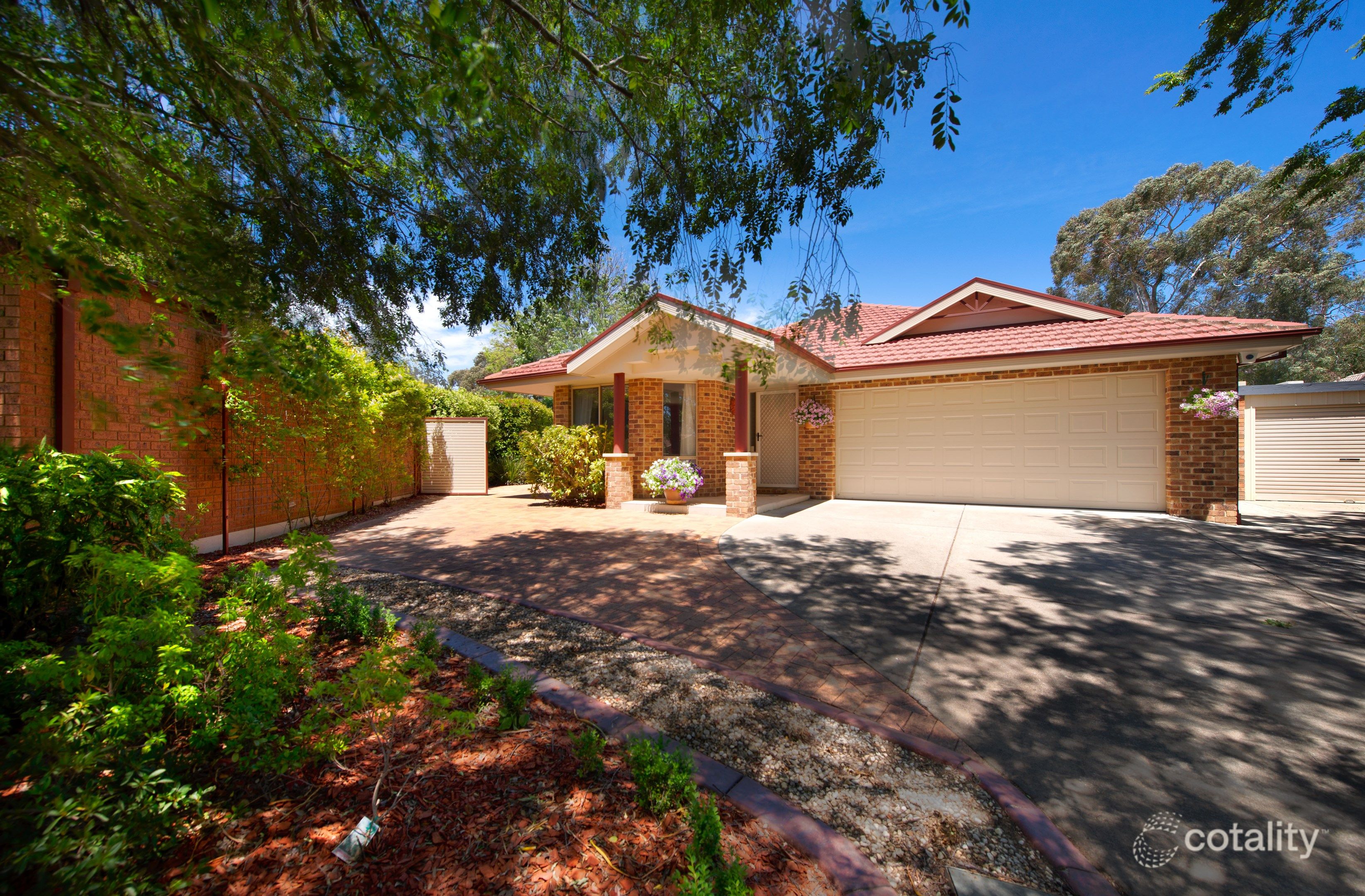 16 Summerville Cres, Florey, ACT 2615