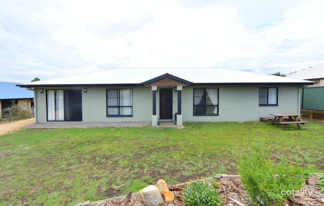 8 Kurrajong Ct, Meringandan West, QLD 4352