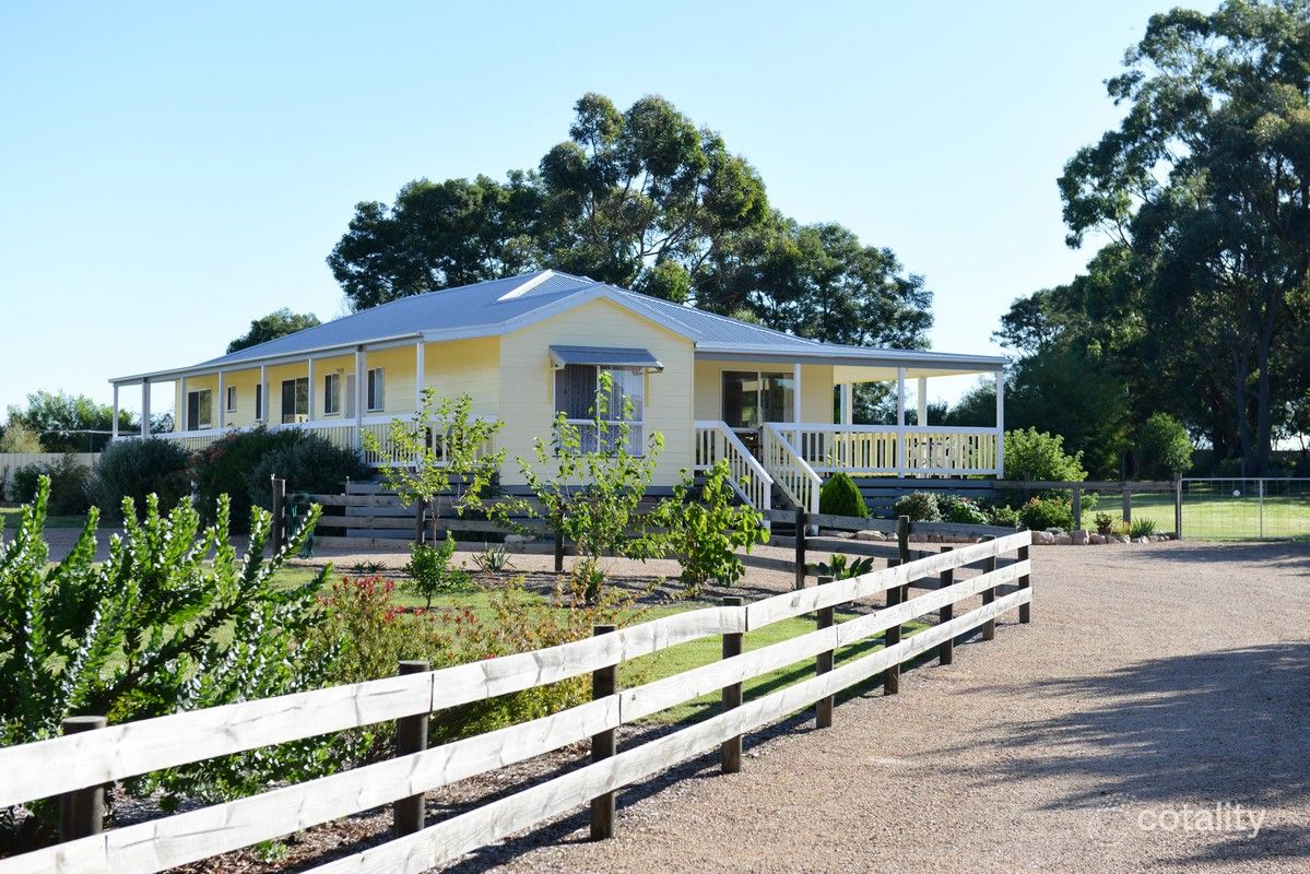 19 Ives Rd, Lindenow South, VIC 3875