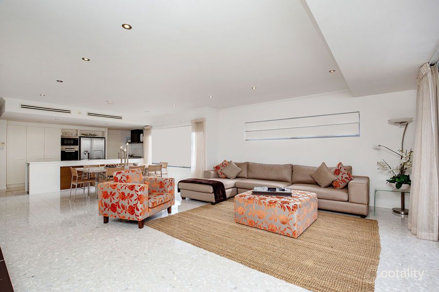 23/120 Surf Pde, Broadbeach, QLD 4218