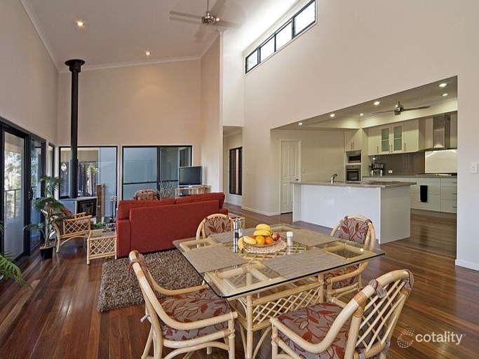 881 Grandview Rd, Upper Brookfield, QLD 4069