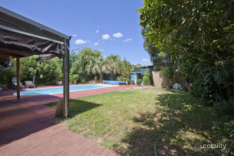 11 Jeanhulley Rd, High Wycombe, WA 6057