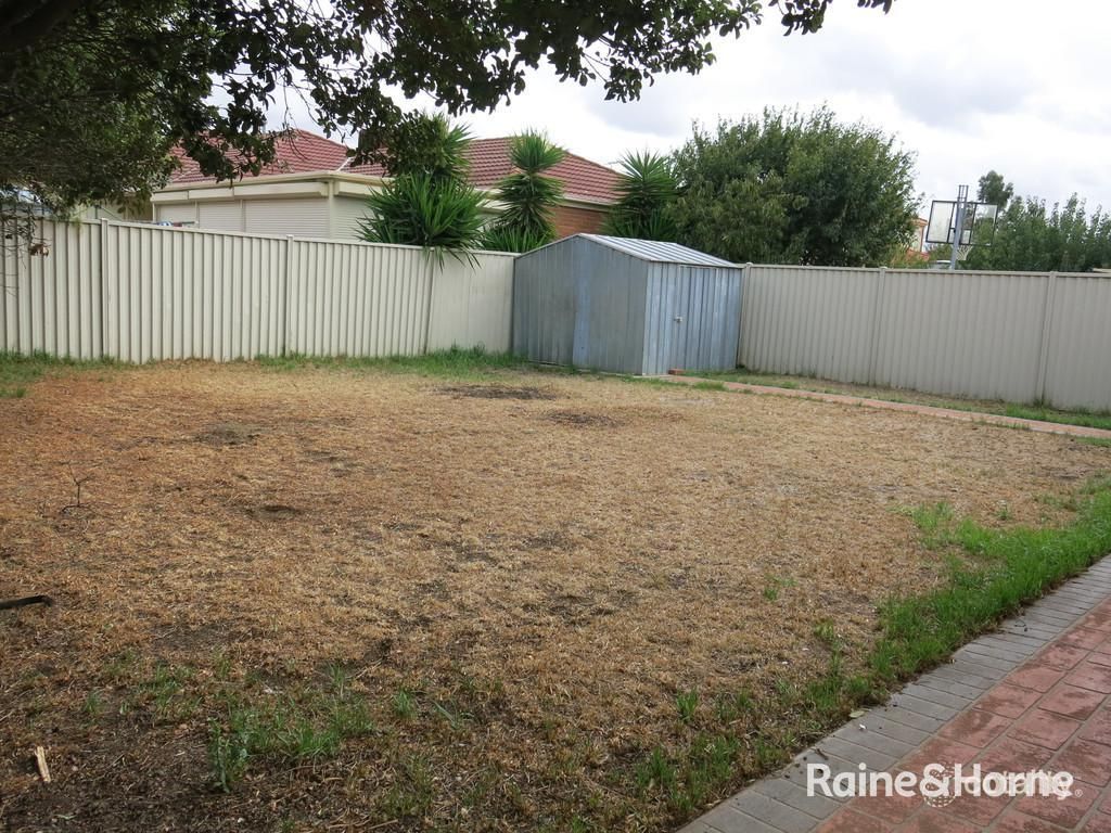 14 Wyperfeld Cct, Caroline Springs, VIC 3023