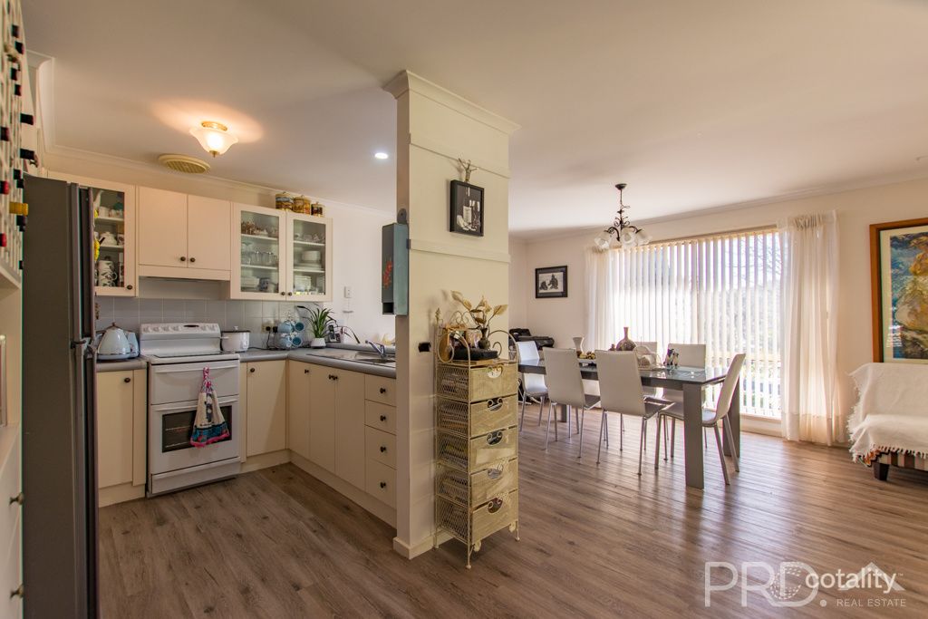 58-60 Gundagai St, Adelong, NSW 2729