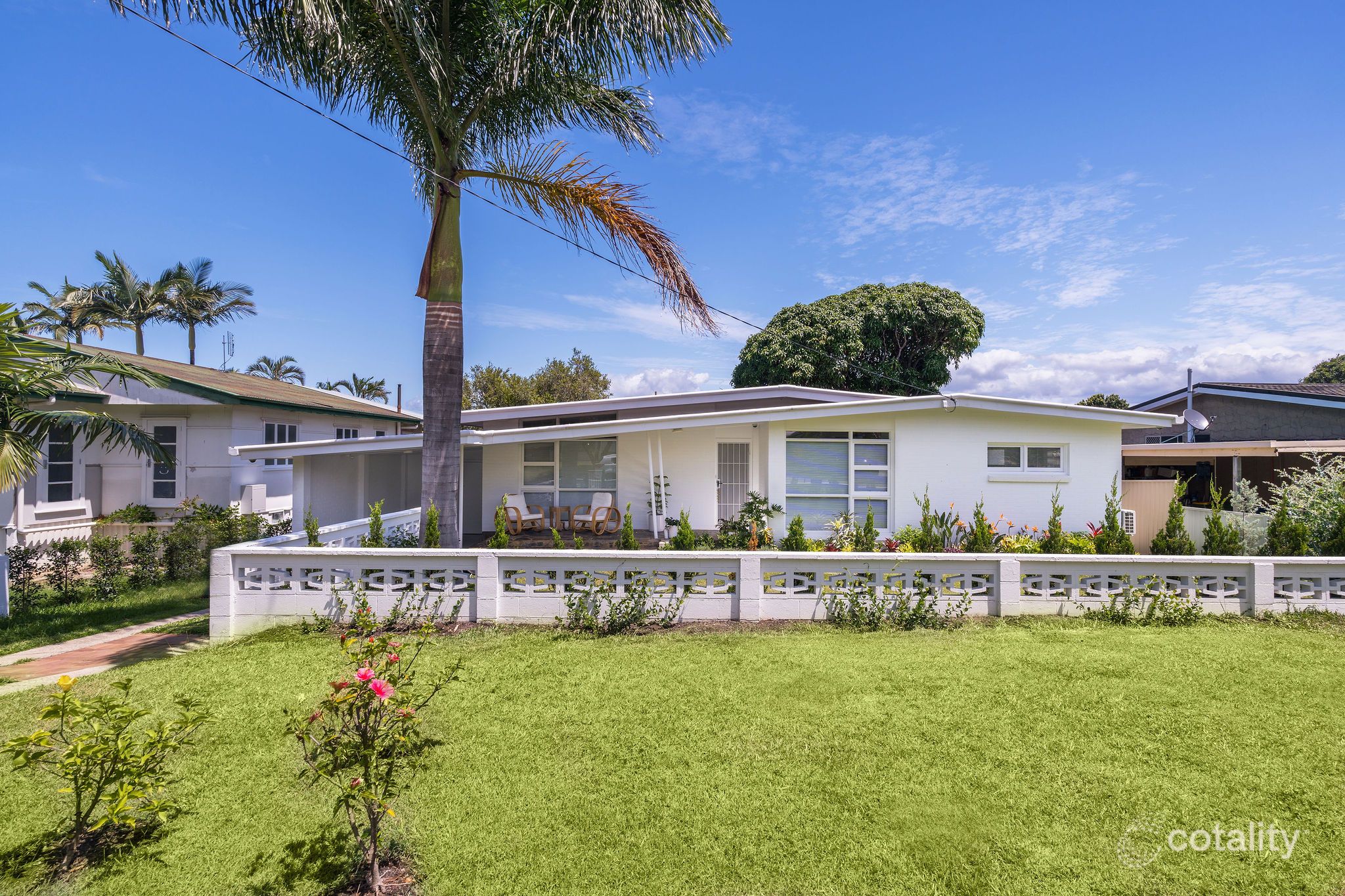 12 Second Ave, Labrador, QLD 4215