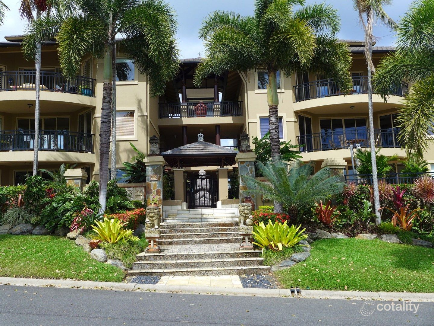 8/13 Colonel Cummings Dr, Palm Cove, QLD 4879