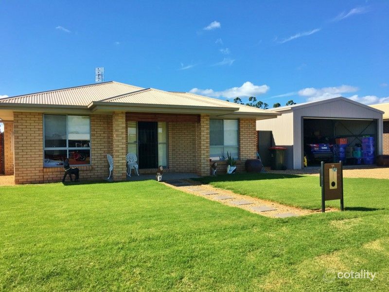 11 Lord St, Memerambi, QLD 4610