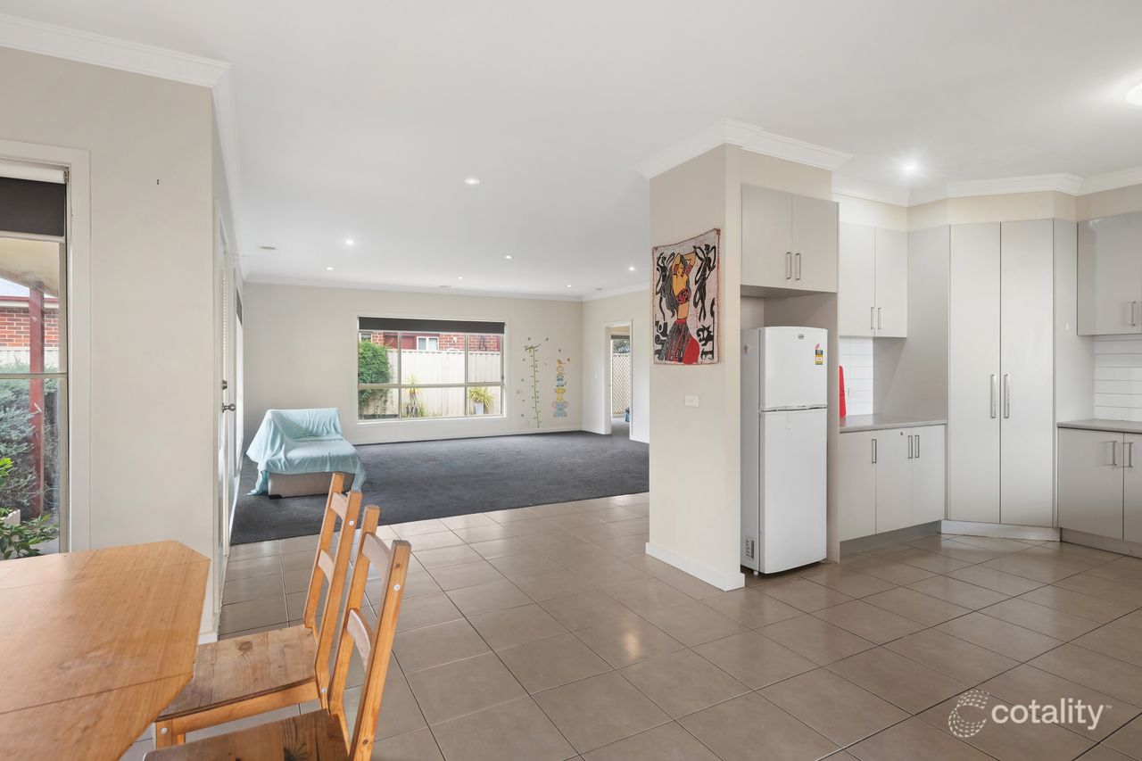 4/3 Regan Dr, Romsey, VIC 3434