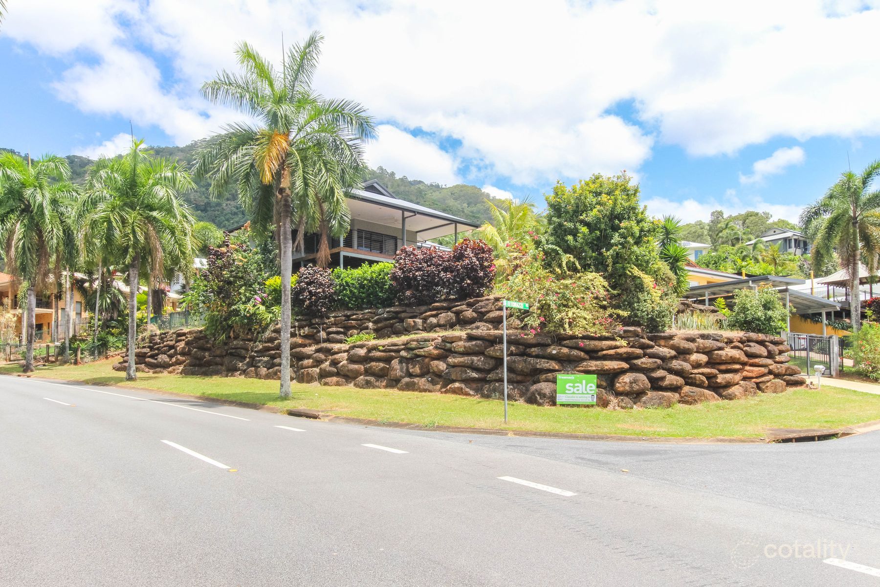 1 Torazzi Pl, Mooroobool, QLD 4870