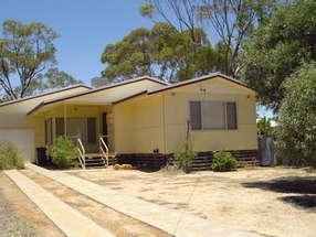 43 Cunningham St, Merredin, WA 6415