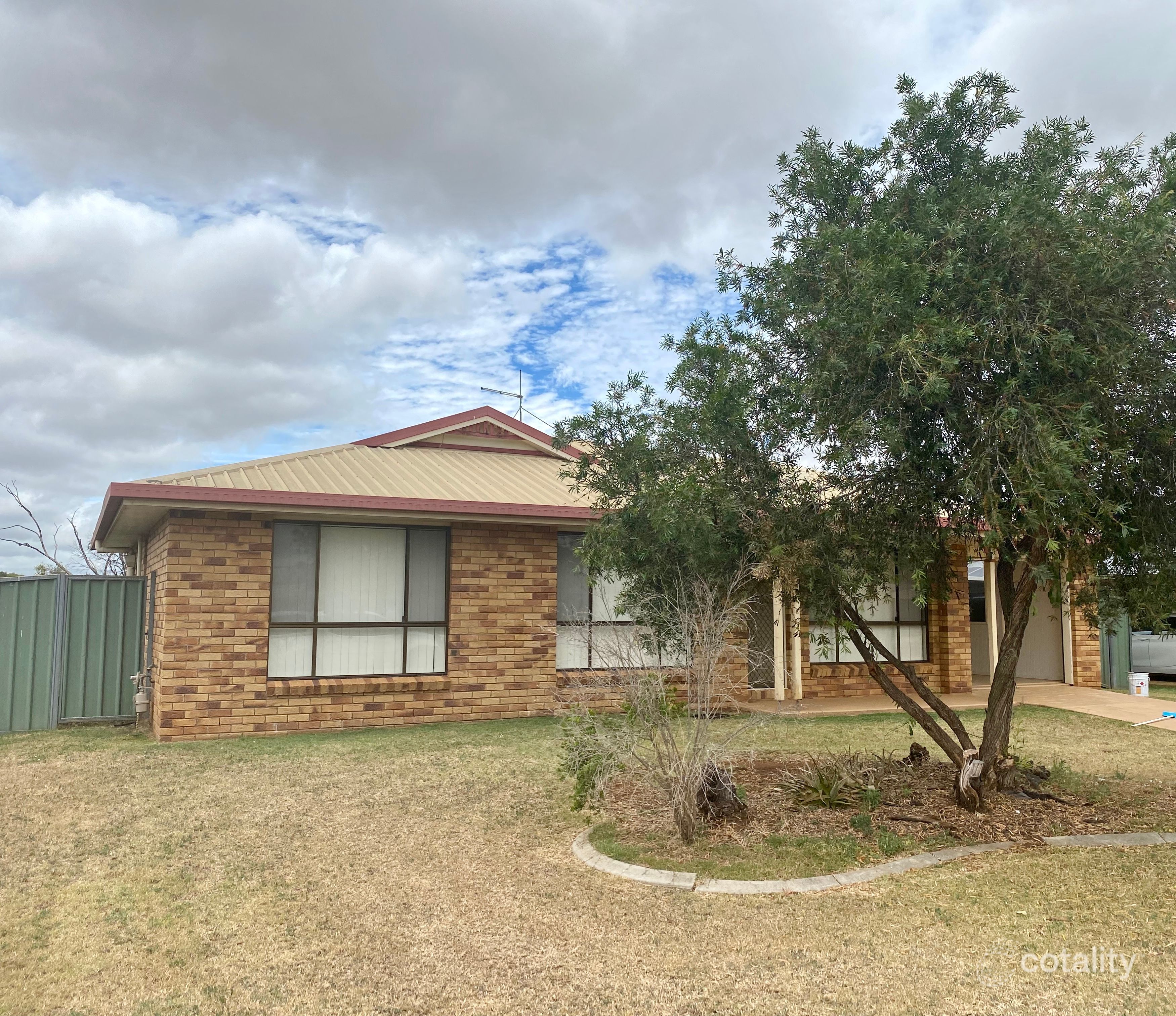 16 Joseph St, Oakey, QLD 4401