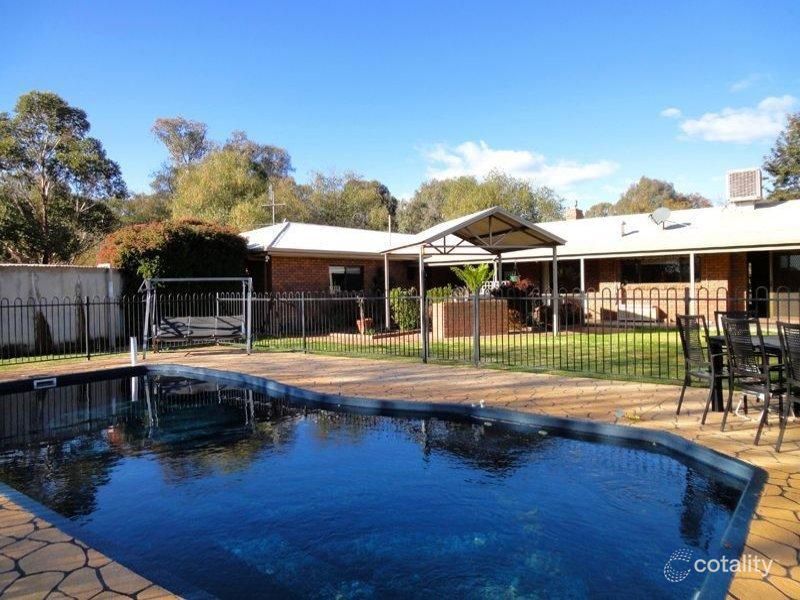 32 Oxley-Greta West Rd, Oxley, VIC 3678