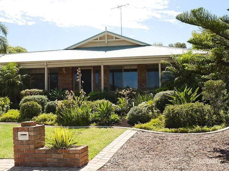 2 Skua Ct, Halls Head, WA 6210