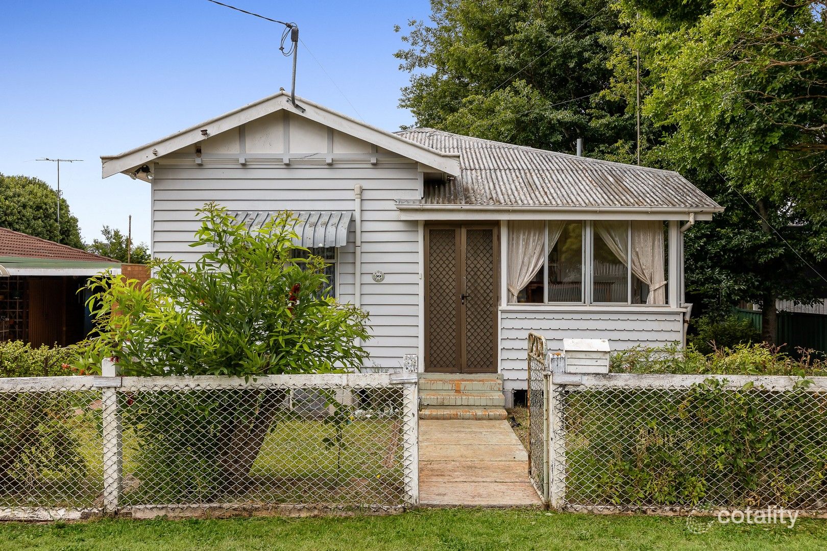 39 Henderson St, Newtown, QLD 4350