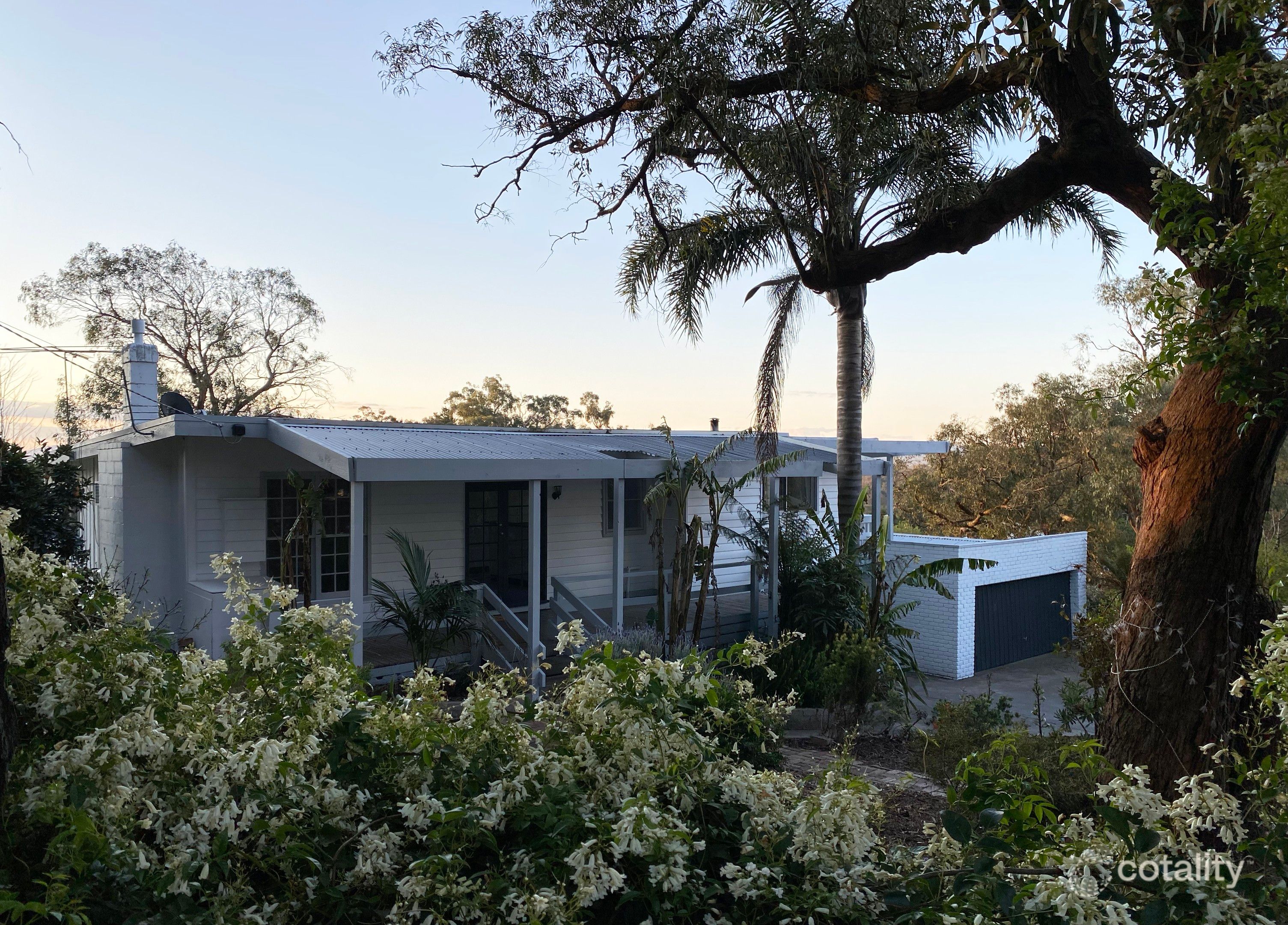 2 Fairhazel Ct, Beaconsfield Upper, VIC 3808