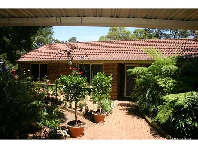 2/27 Maroubra Cres, Woodbine, NSW 2560
