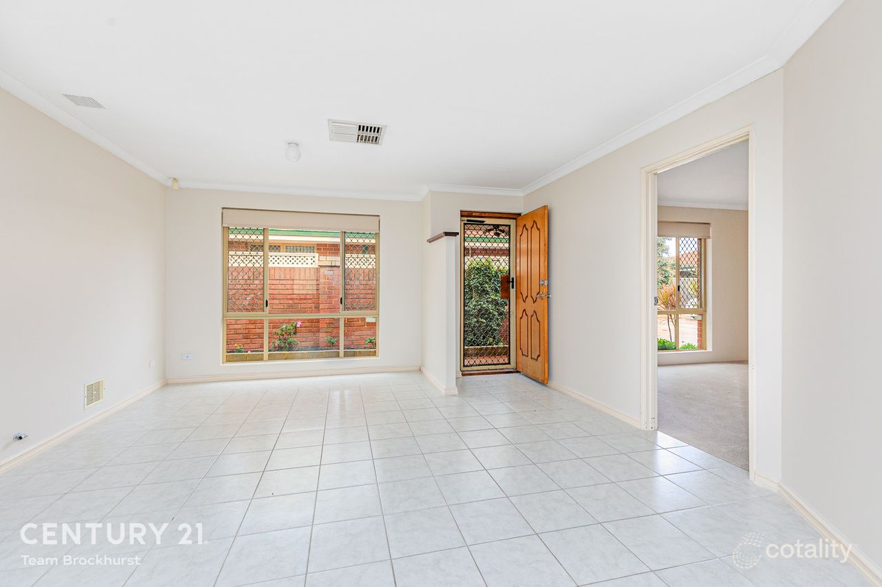 2/14 Skytown Pl, Queens Park, WA 6107