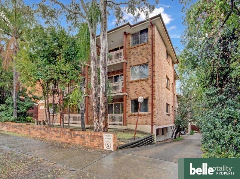 2/22 Hampton Court Rd, Carlton, NSW 2218