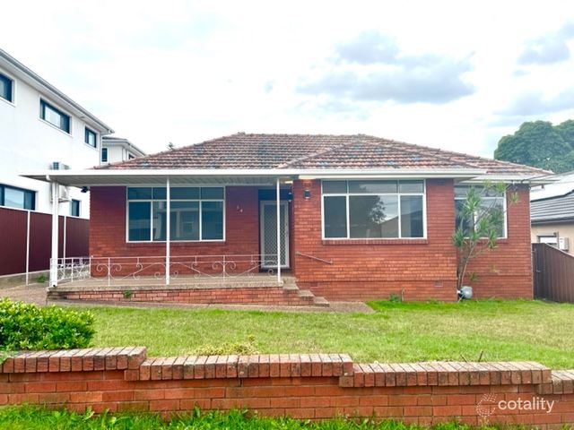 34 Riga Ave, Greenacre, NSW 2190