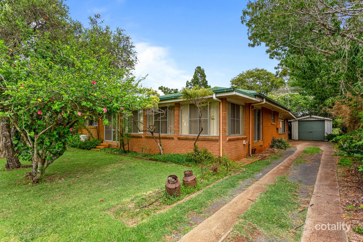 5 Barah St, Rockville, QLD 4350