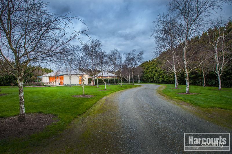 9 Pinehill Dr, Pakenham, VIC 3810