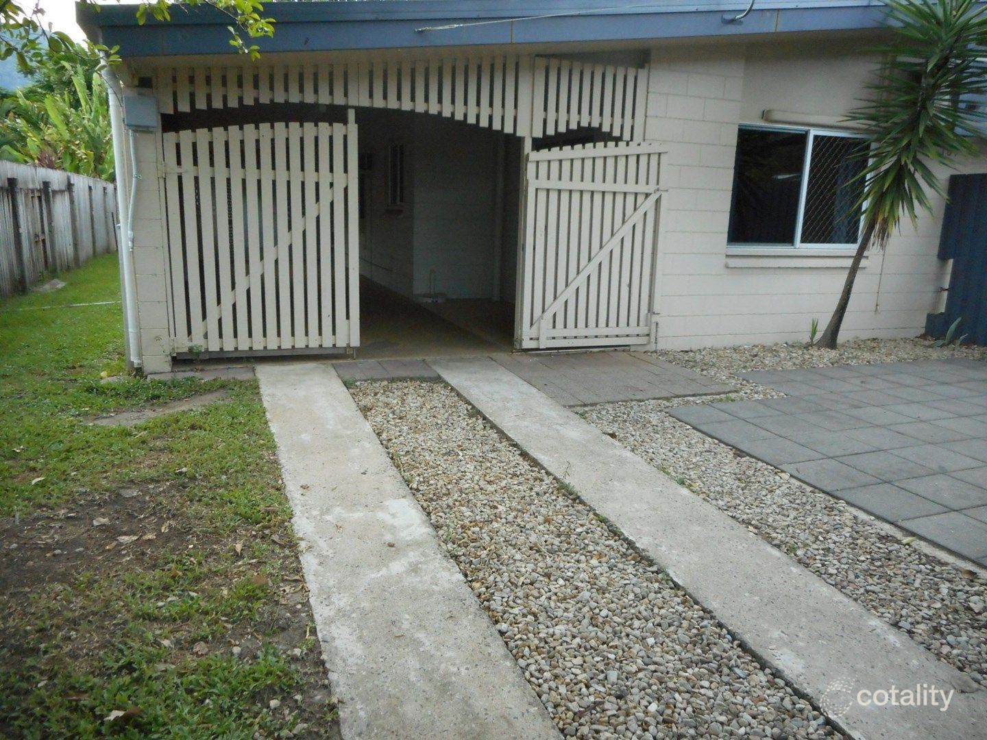 2/107 Upper Richardson St, Whitfield, QLD 4870