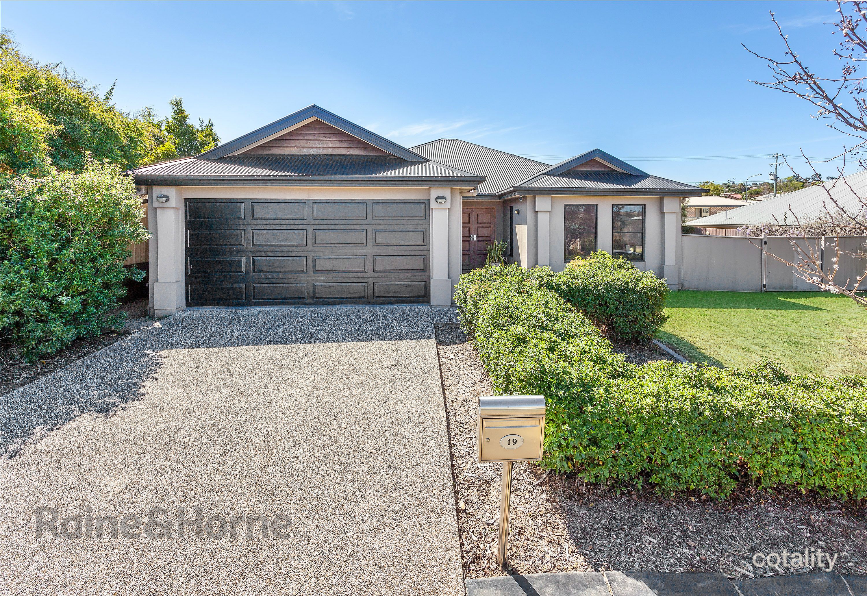 19 Patron Cres, Glenvale, QLD 4350