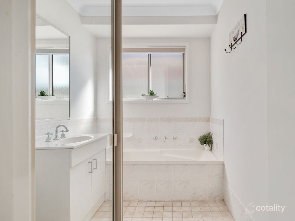 3 Muirfield Cres, Glenmore Park, NSW 2745