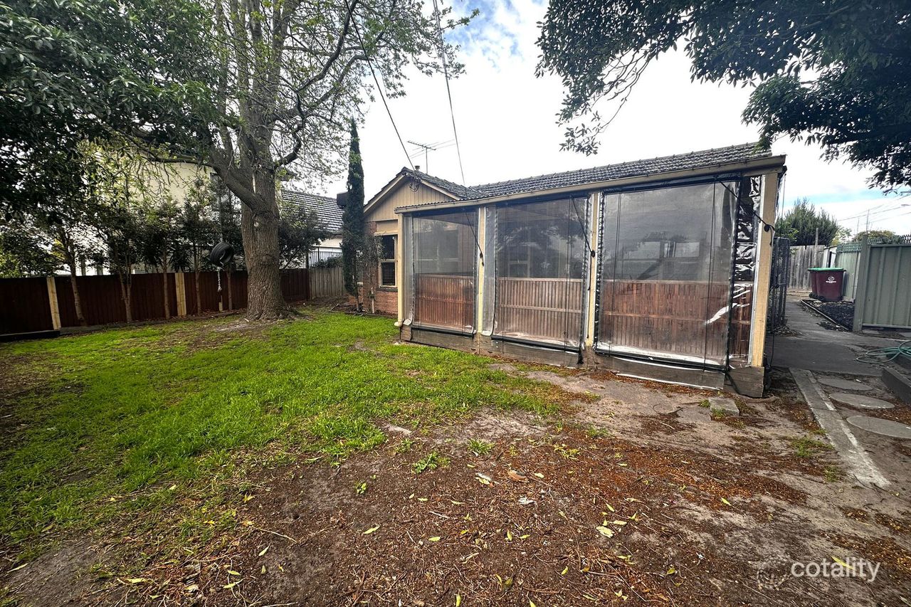 42 Pound Rd, Hampton Park, VIC 3976