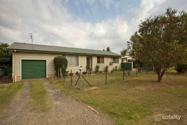 4 Oxford St, Greta, NSW 2334
