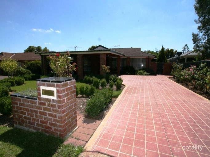 13 Kris Ct, Melton West, VIC 3337