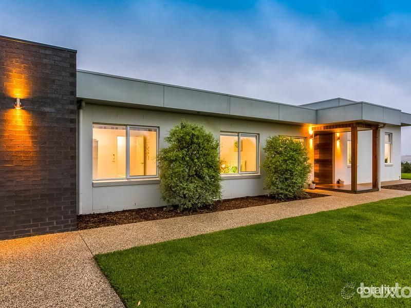 42 Hills Rd, Batesford, VIC 3213