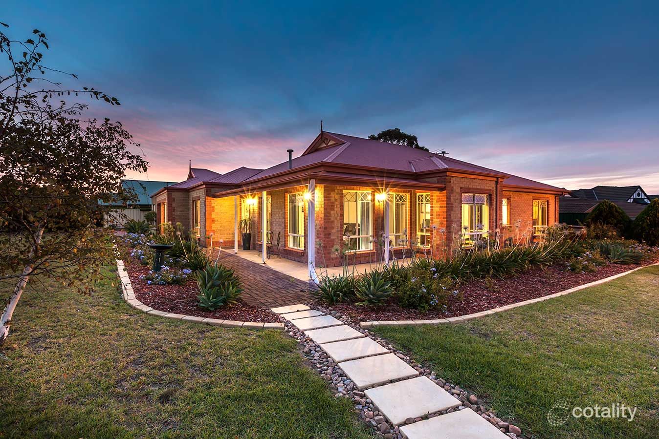 8 Gleneagles Rd, Aberfoyle Park, SA 5159