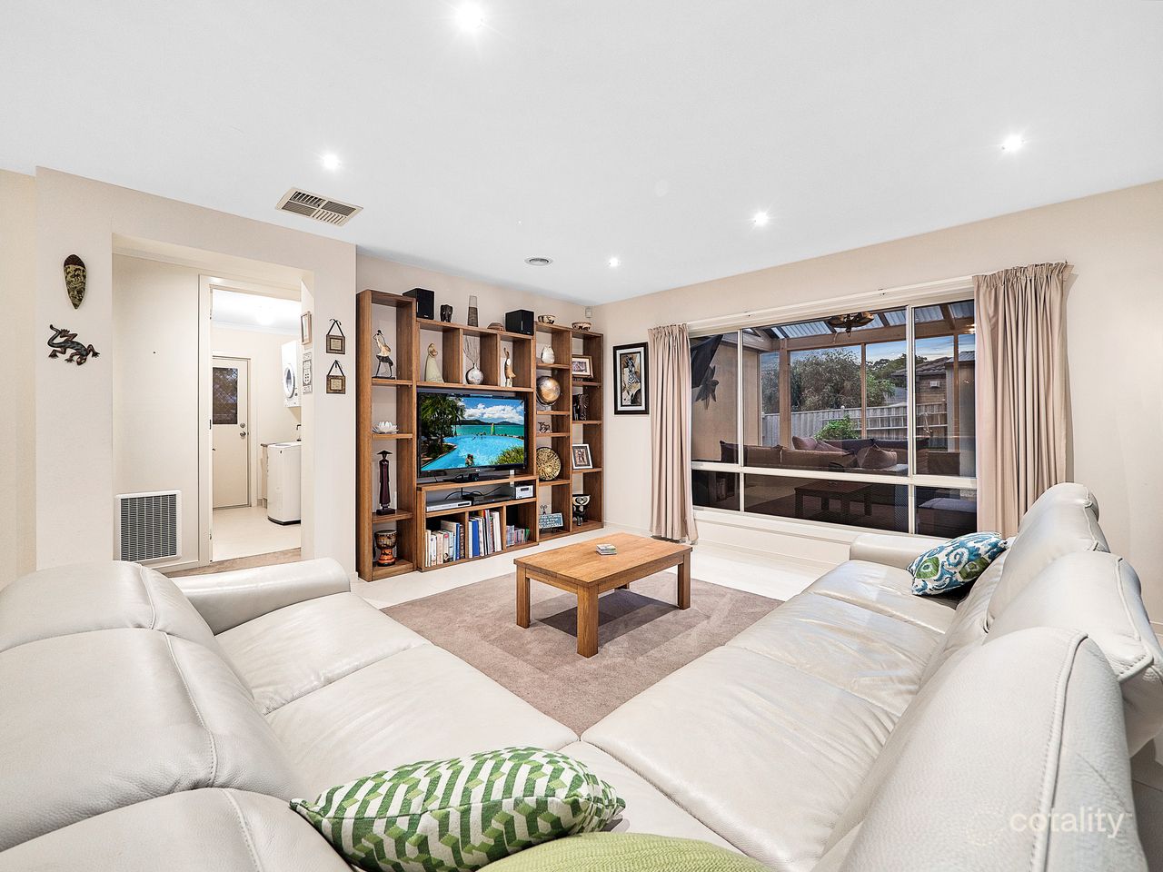 8 Balladonia Gum Cct, Lyndhurst, VIC 3975