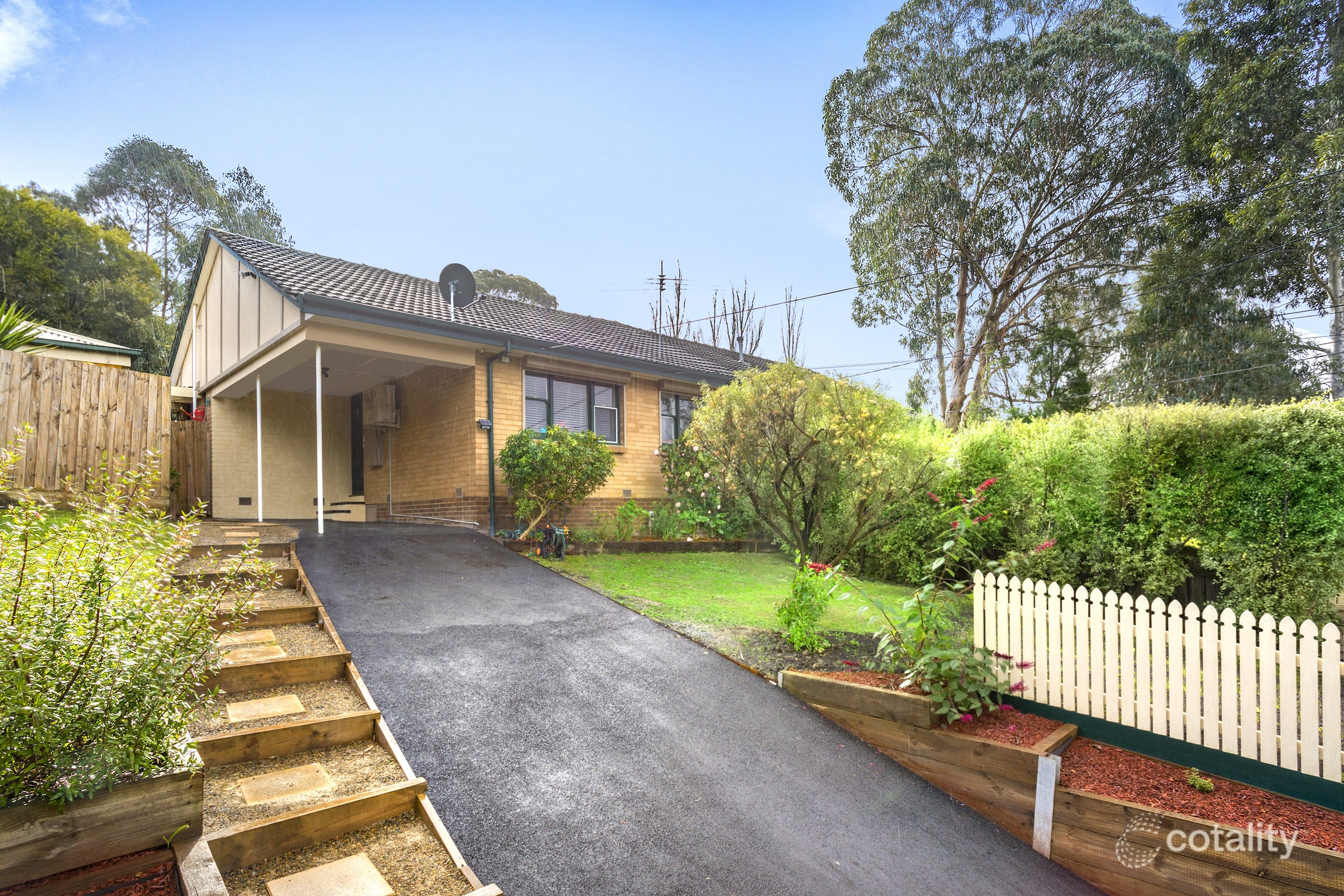 23 Long View Rd, Croydon South, VIC 3136