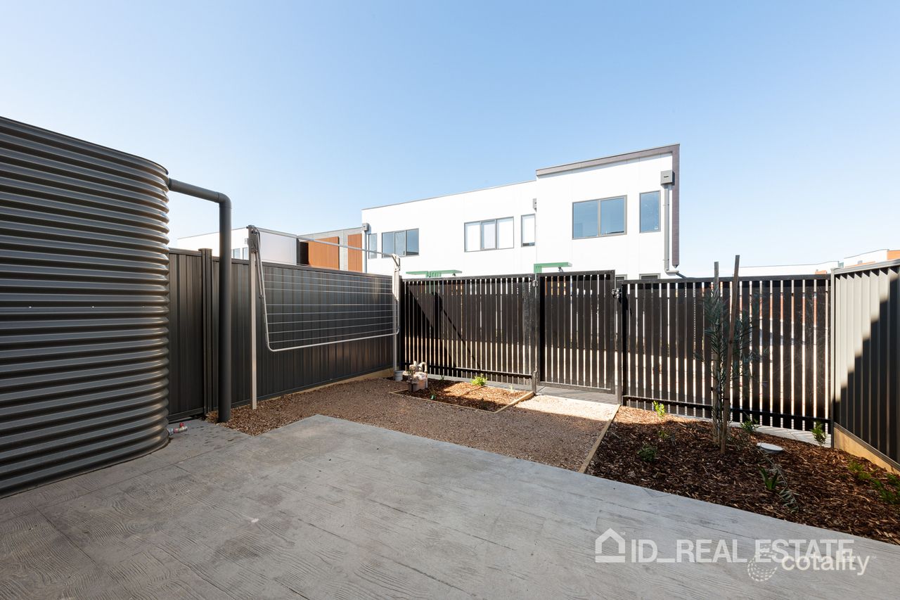 39 Stonewood Cct, Hadfield, VIC 3046