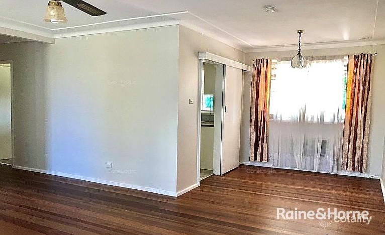 5 Burns Ave, Macquarie Fields, NSW 2564