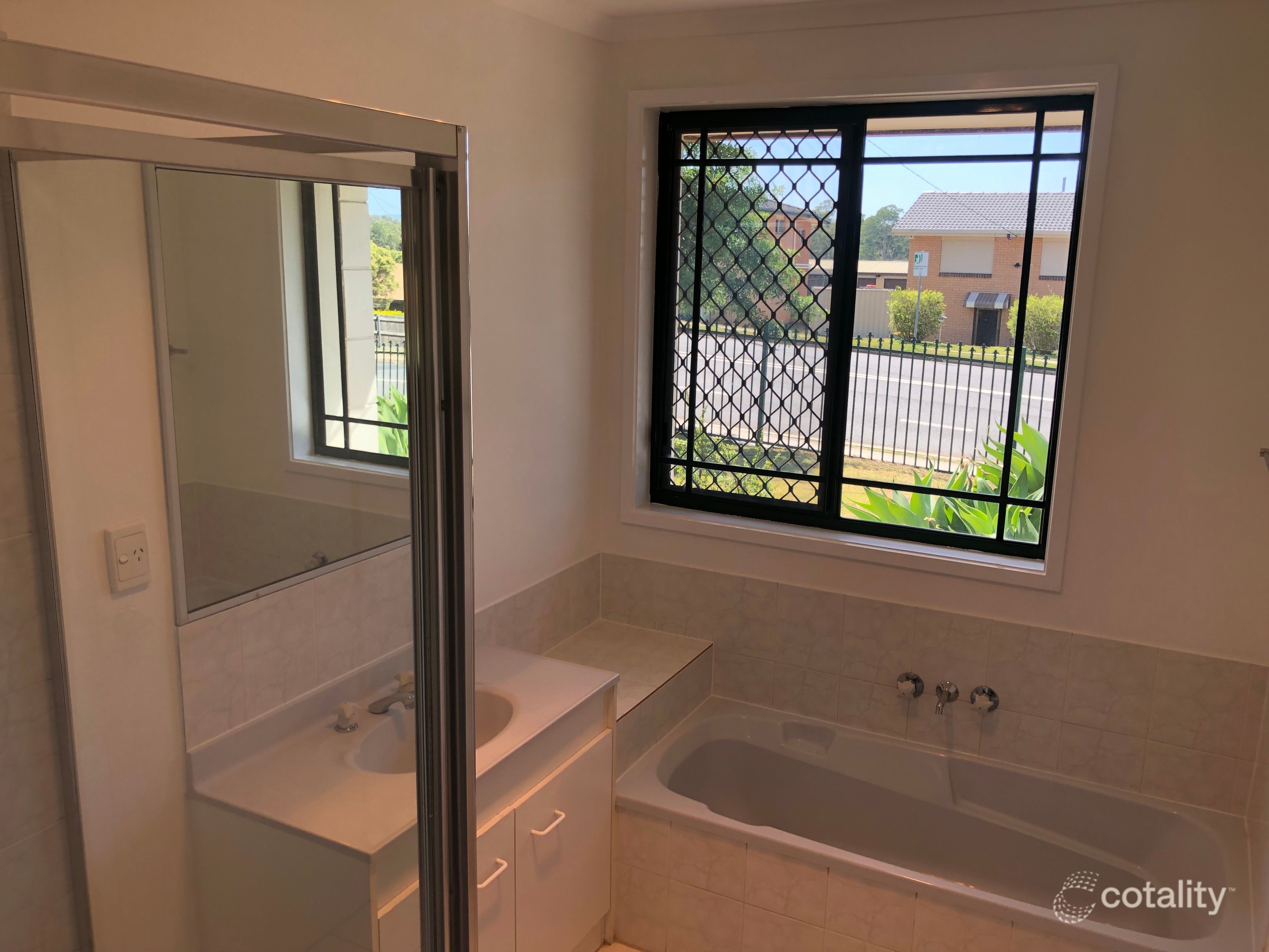 305 South Station Rd, Raceview, QLD 4305