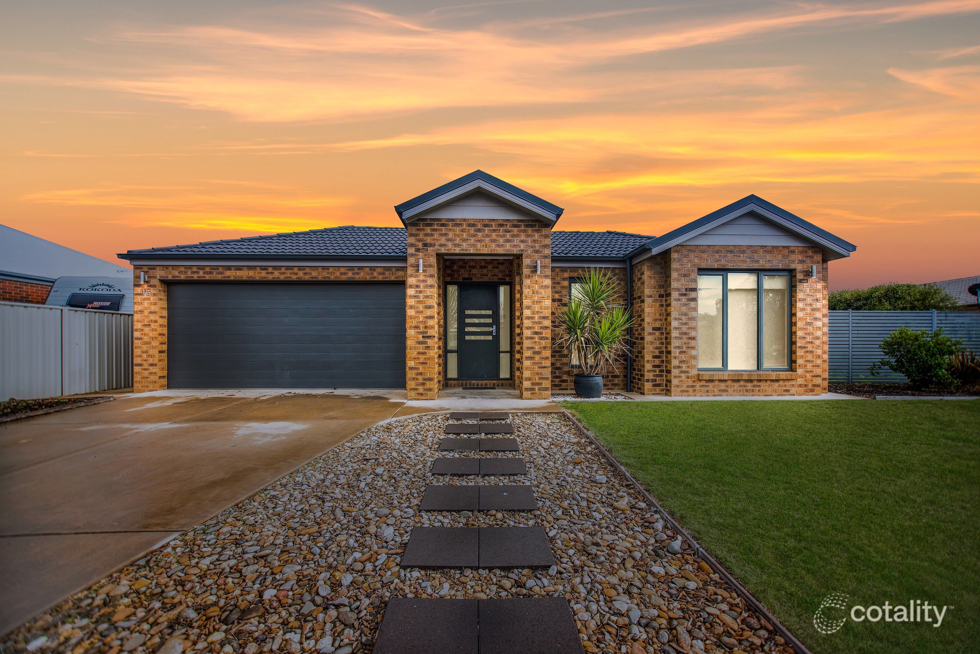 16 Kildare Ave, Moama, NSW 2731