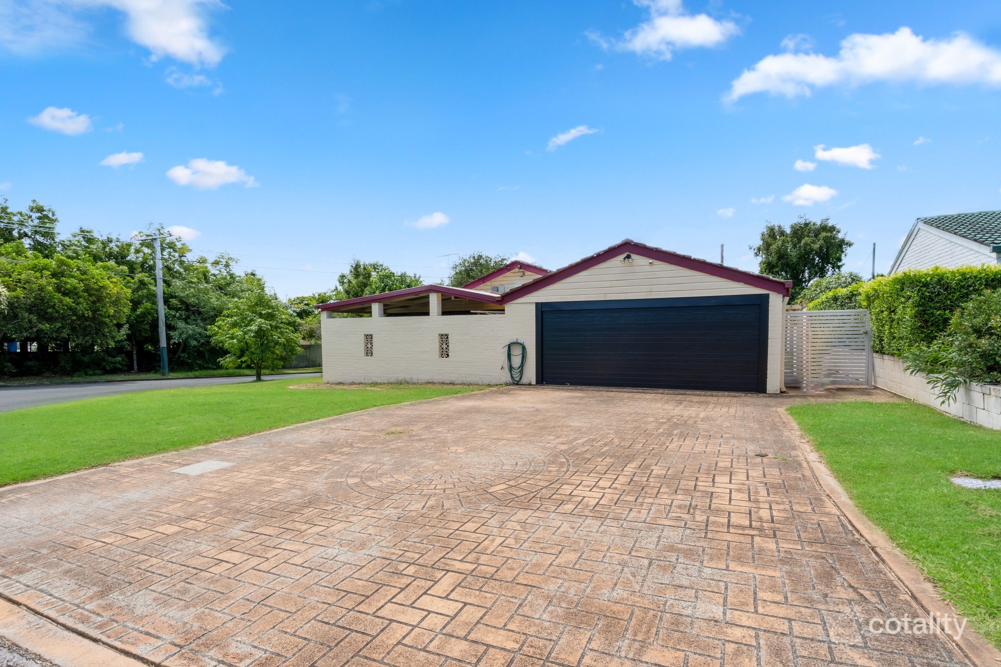 4 Wootton Cres, Springwood, QLD 4127