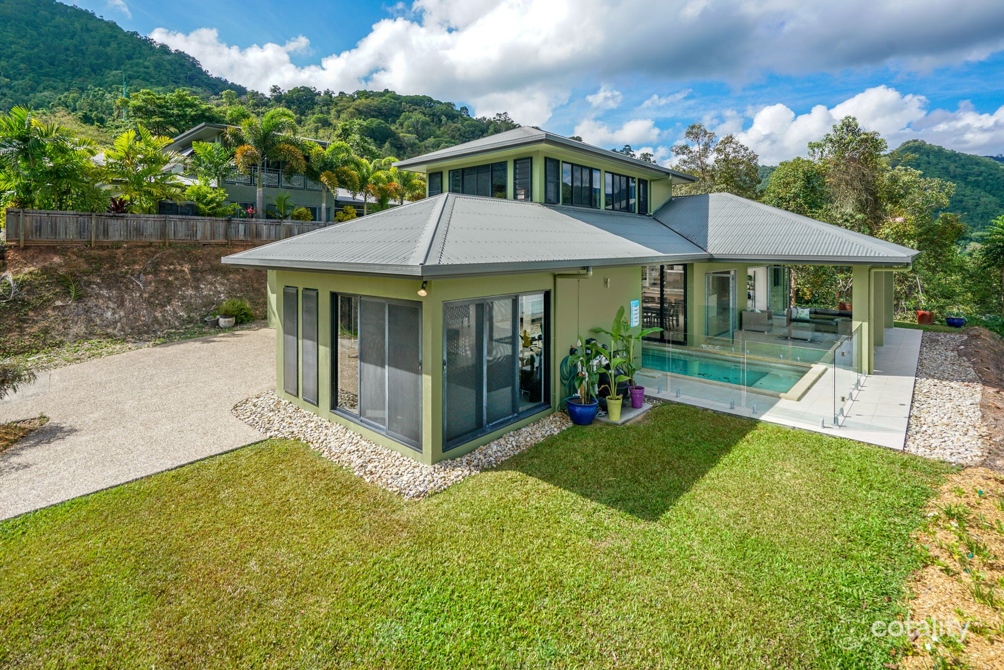 4 Mccoll Cl, Redlynch, QLD 4870
