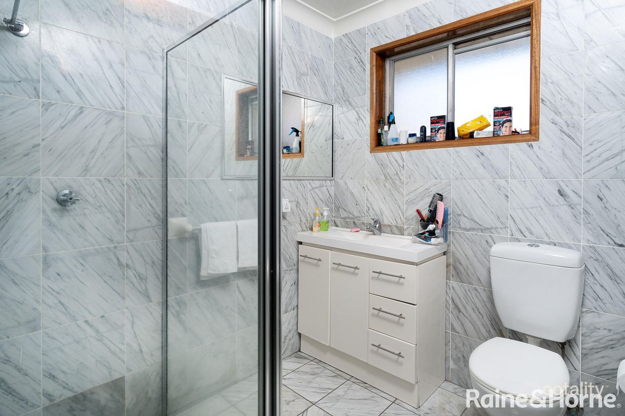 1 Raye St, Tolland, NSW 2650