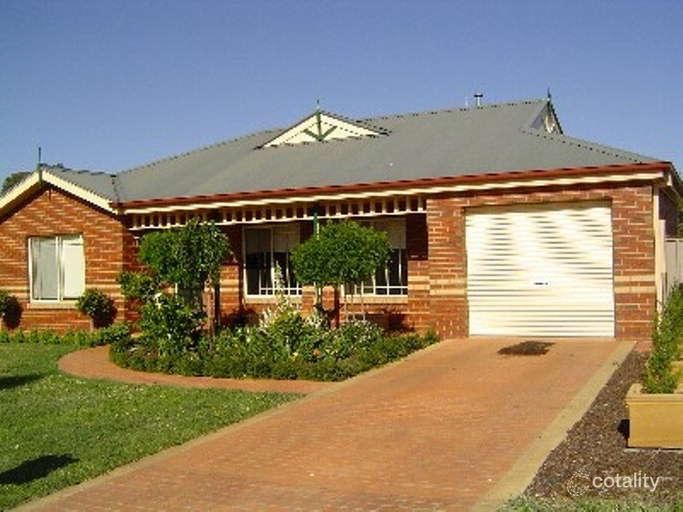 1/2 Gresham Ct, Golden Square, VIC 3555