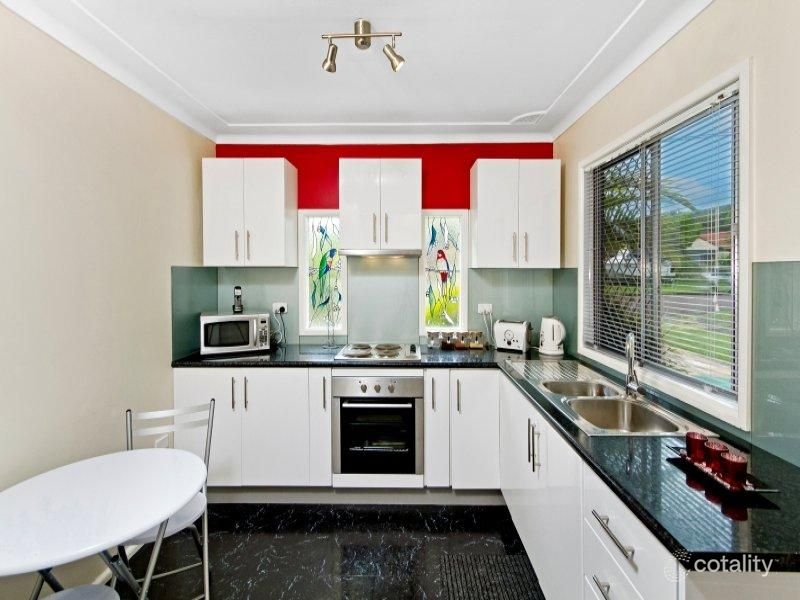 25 Golden Ave, Point Clare, NSW 2250