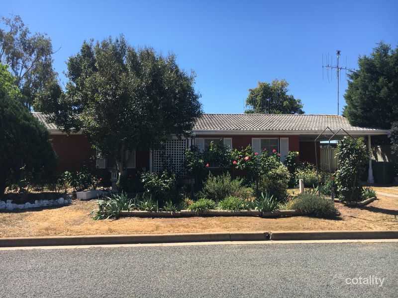 2 Bridget St, Finley, NSW 2713