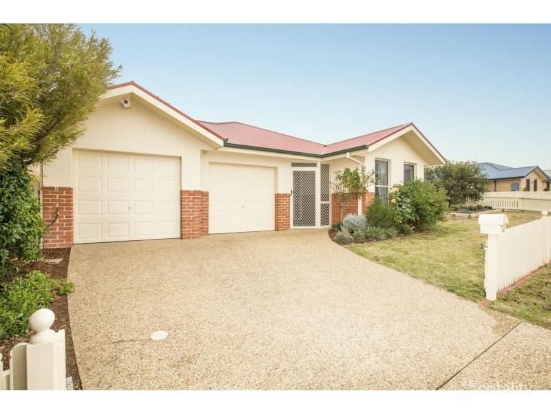 30 Stonehaven Cct, Queanbeyan East, NSW 2620