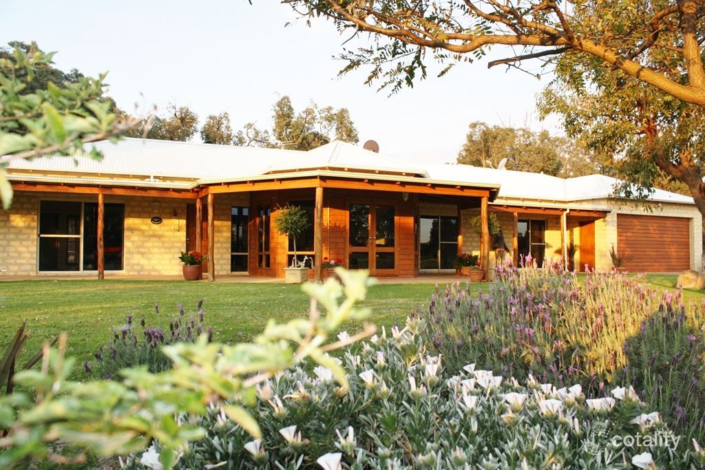 598 Wariin Rd, Woottating, WA 6562