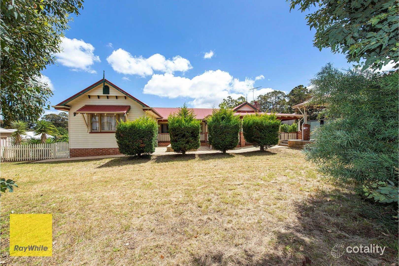 10 Lyndhurst Rd, Kalamunda, WA 6076