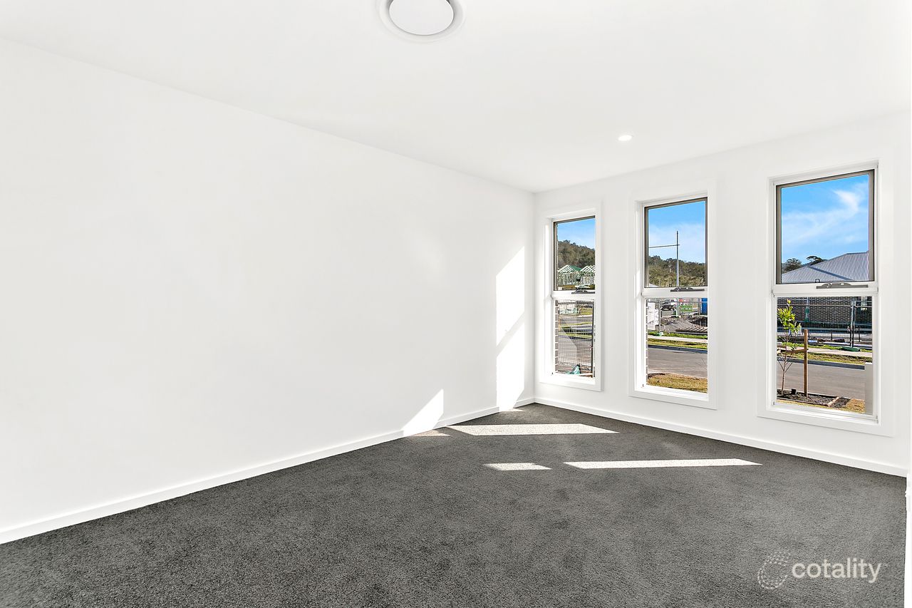 42 Wildflower Cres, Calderwood, NSW 2527